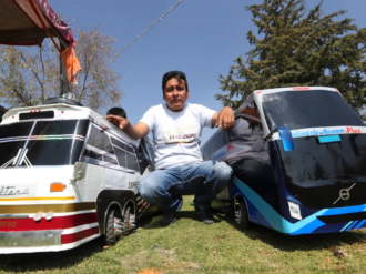 De taxista a constructor de autobuses a escala: padre de familia crea su propia empresa