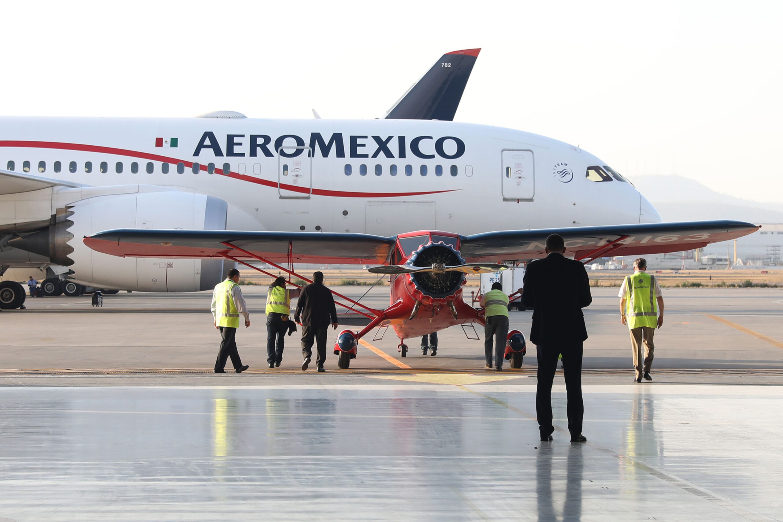 Aeroméxico sufre desplome histórico en bolsa; acción se hunde 76%
