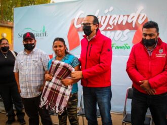 Entregan cobijas a sombreretenses