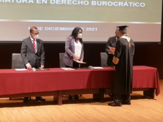 Egresan de Derecho Burocrático