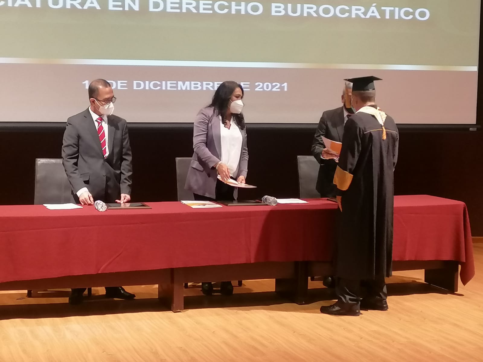 Egresan de Derecho Burocrático