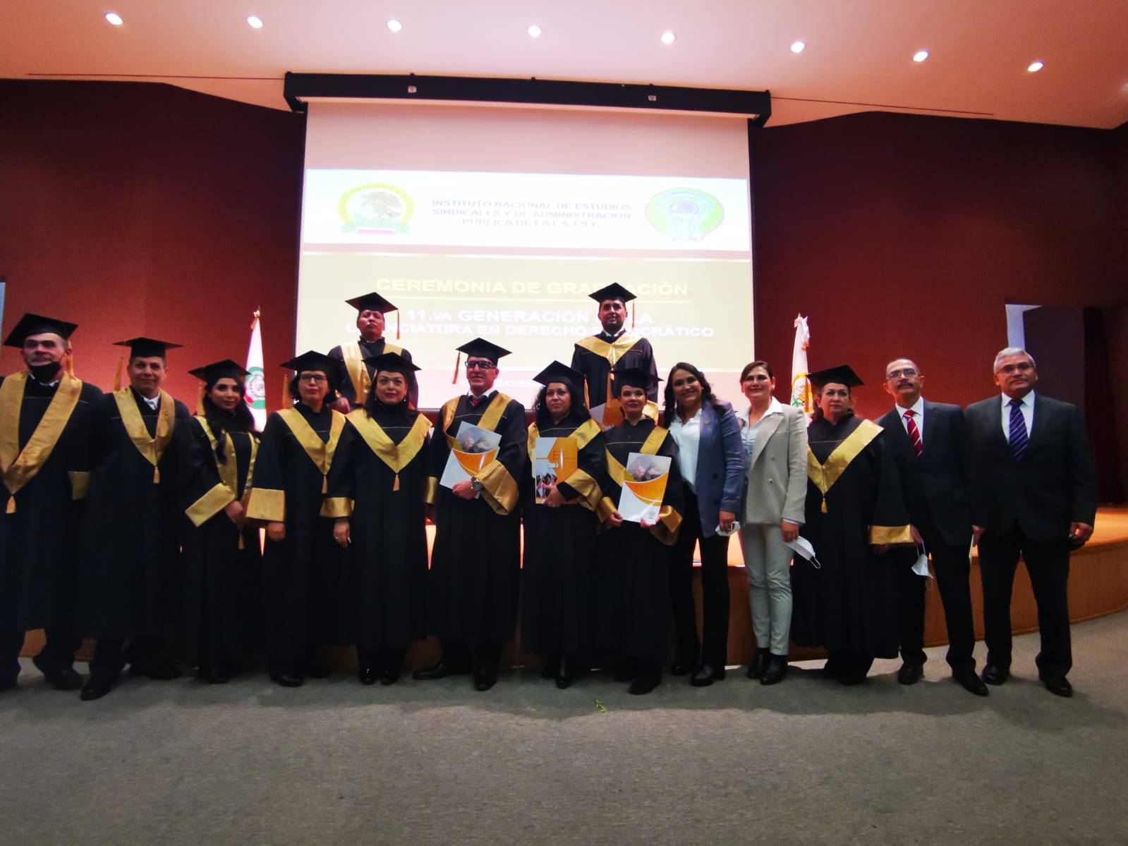 Se lleva a cabo la Ceremonia de Graduación de la 11ava Generación de la Licenciatura en Derecho Burocrático