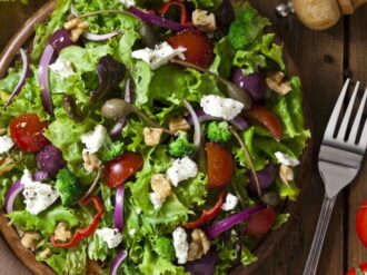 Ensalada de brócoli, zanahoria y nueces