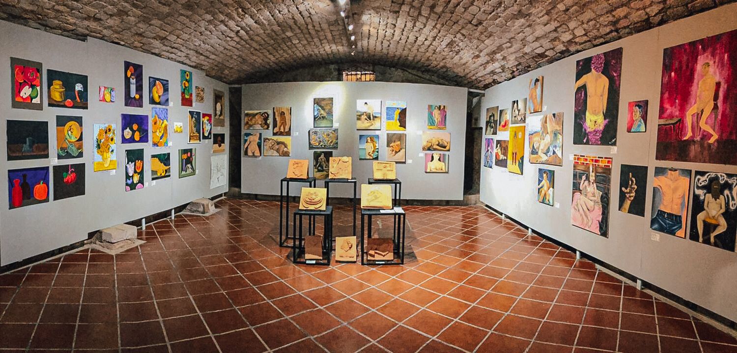 Las Bóvedas de la Ciudadela del Arte se llenan de obras de alumnos de la Unidad Académica de Artes