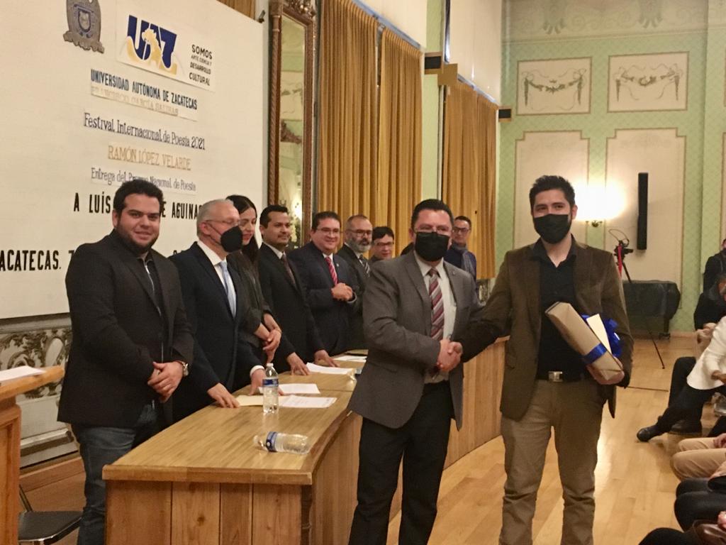 Galardonan a ganador del Premio Nacional de Poesía Ramón López Velarde 2021