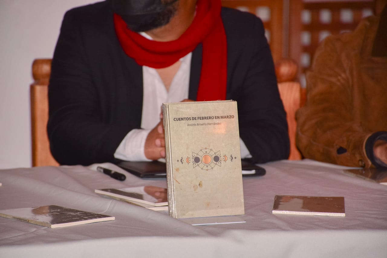 Se presenta en Jerez, el libro «Cuentos de Febrero en Marzo» de Andrés Briceño