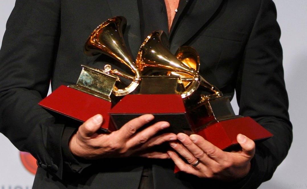 Por ómicron posponen Premios Grammy 2022