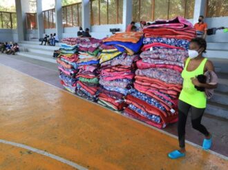 Luego de abandonarlos adaptan deportivo de Acapulco para recibir a migrantes