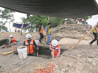 Hallazgo de 48 edificios prehispánicos obliga a desviar al Tren Maya
