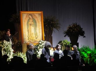 Más de 10 mil personas despiden a Vicente Fernández