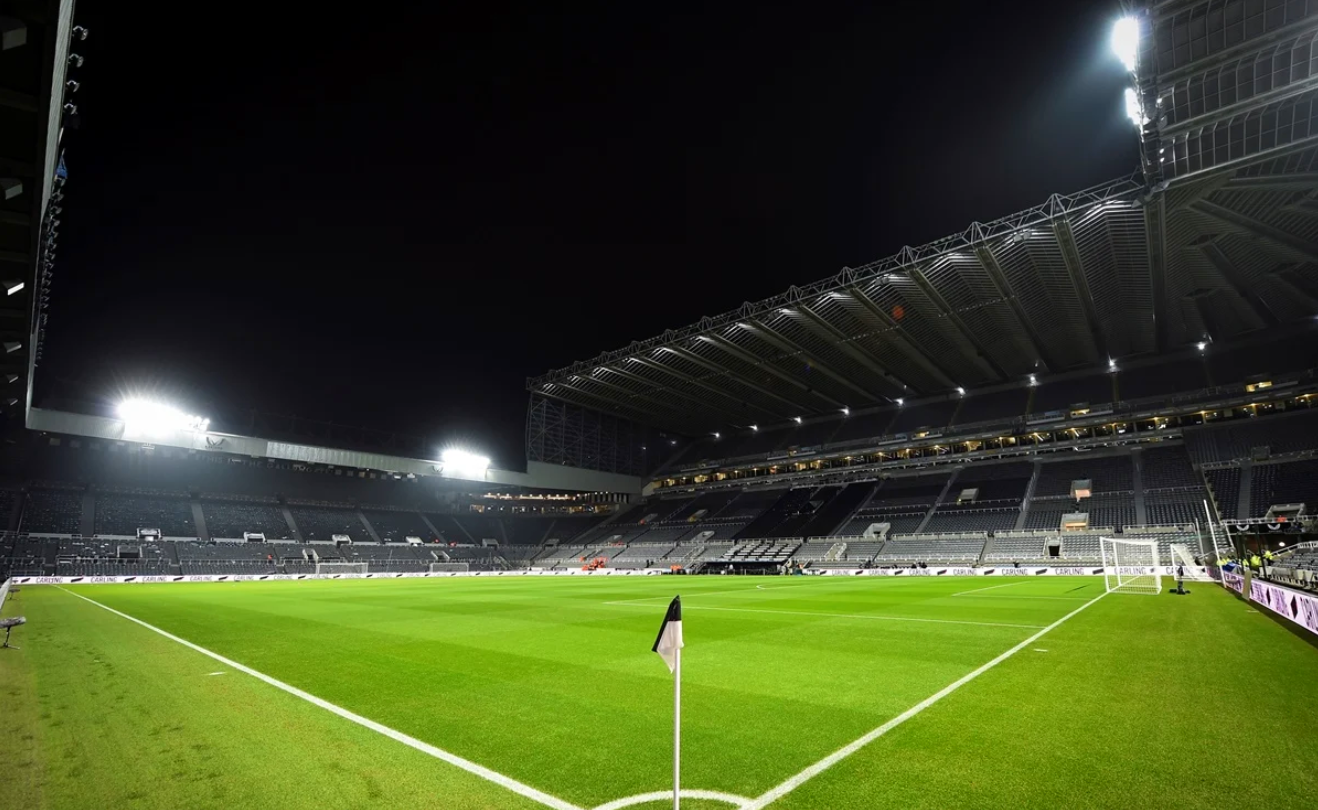 La Premier League tiene cifra récord de casos positivos de Covid-19; superan los 100