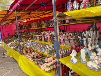 Inicia la instalación del Tianguis Navideño