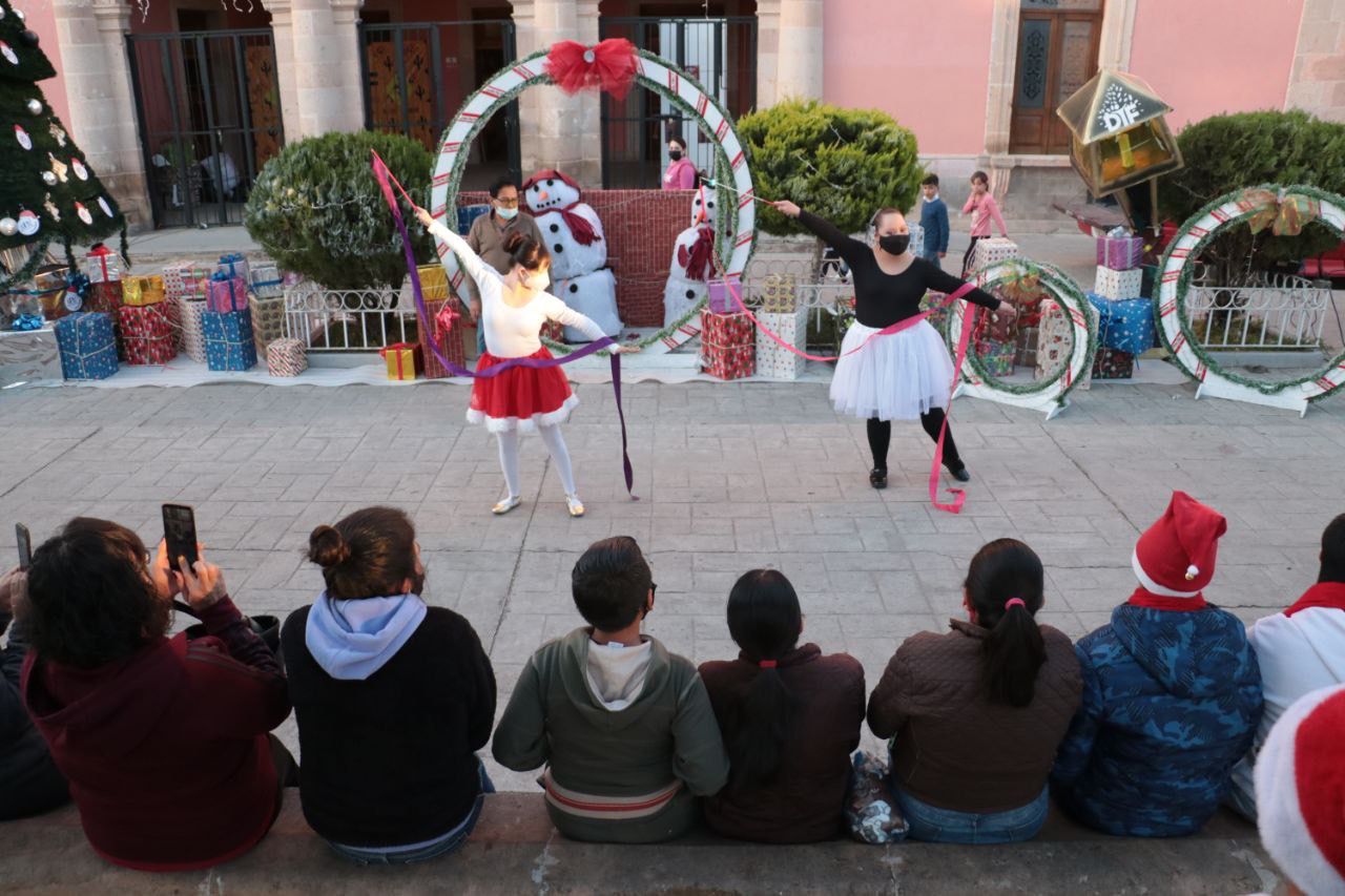 Participa la Fundación Iván Niños Down en Festival Navideño