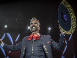 «Esperamos un gran milagro»: Alejandro Fernández dedica canción a Chente