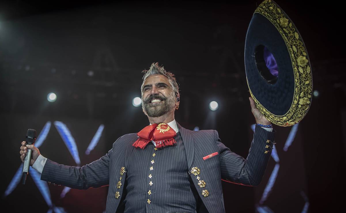 «Esperamos un gran milagro»: Alejandro Fernández dedica canción a Chente