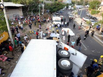 Dan de alta a 85 migrantes y 11 permanecen graves tras accidente de tráiler en Chiapas