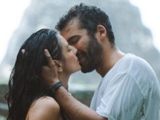 Aislinn Derbez presenta a su nueva pareja Jonathan Kubben