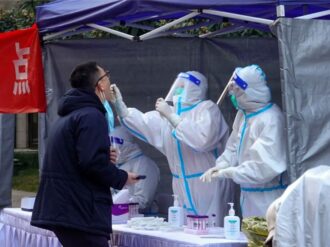 Mexicanos reclaman a China y la OMS indemnizaciones millonarias por Covid-19