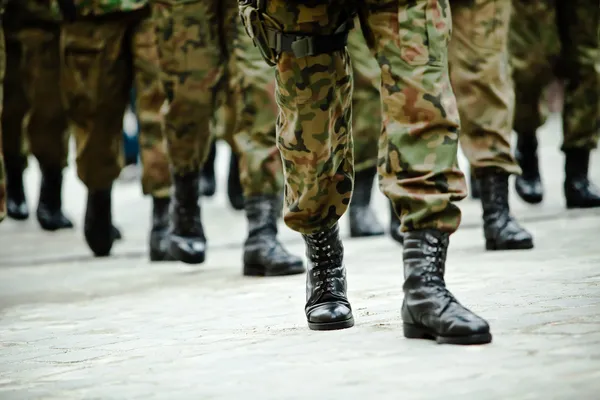 Presuntos militares asesinan a madre e hijo en Michoacán