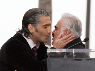 Besos en la boca, la cuestionada costumbre familiar de «Chente»