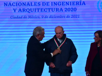 Lo que le dijeron ingenieros y arquitectos a AMLO sobre corrupción, transparencia, recortes y quema de gas