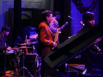 Grupo de jazz de jóvenes jerezanos deslumbra al público en otra edición de «Domingos Familiares»