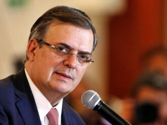 ACA nomina a Ebrard como «persona del año»