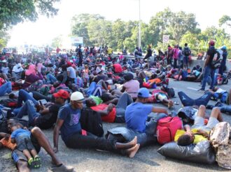 «Quédate en México» no recibirá embarazadas, menores y no vacunados