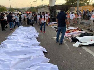 Crece incertidumbre y tensión en Guatemala; esperan identificación de víctimas de accidente en México