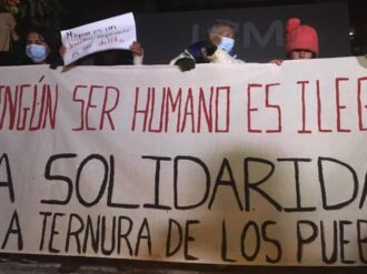 Migrantes piden en Palacio Nacional libre tránsito por todo el país