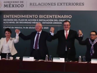 Reconoce embajador Ken Salazar que armas del crimen organizado en México vienen de EU