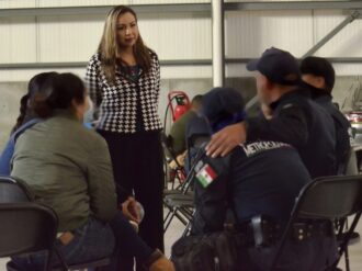 Corporaciones policiales reciben conferencias respecto a la violencia de género
