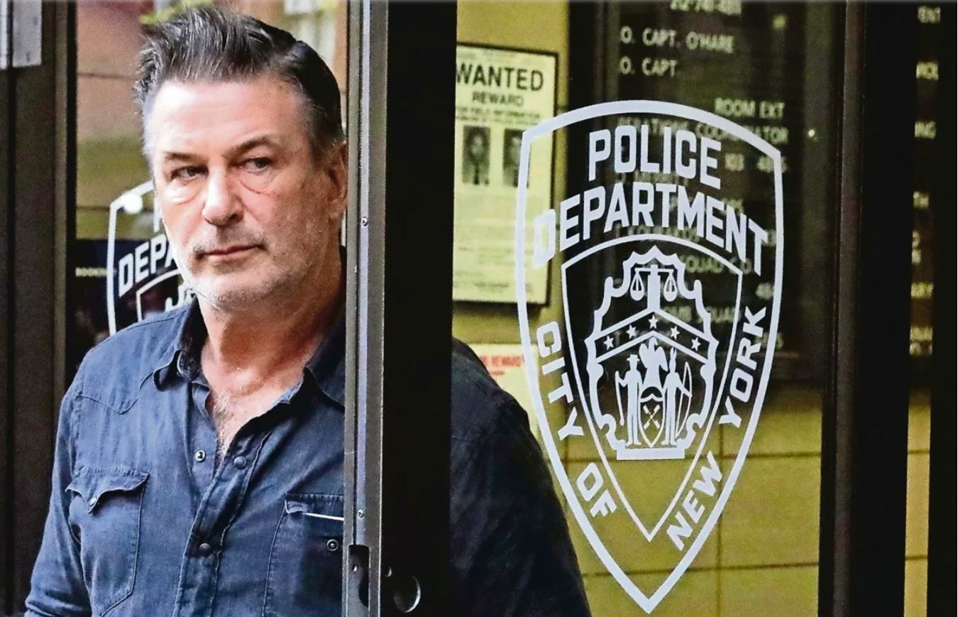 «Mentira» que no colabore con la investigación sobre la muerte de Halyna Hutchins: Alec Baldwin