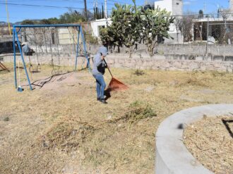 Limpian el parque de la colonia Francisco I. Madero