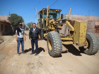 Inicia pavimentación de la calle San Felipe