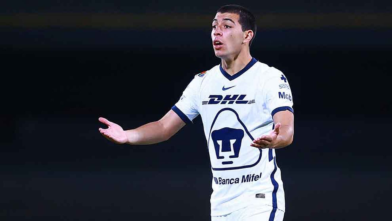 Erik Lira se olvida de Pumas