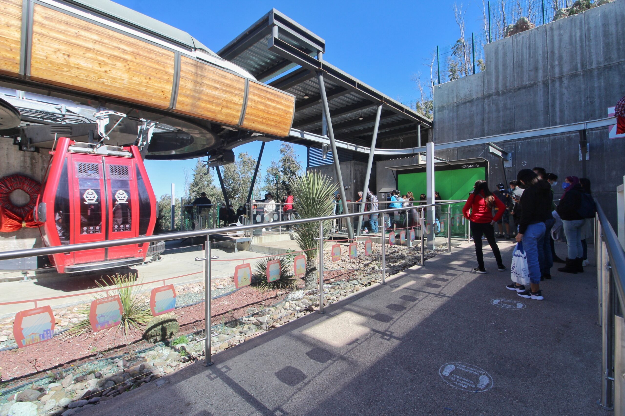 Al día, 600 personas se suben al teleférico