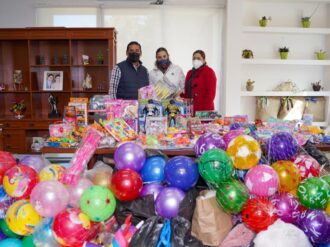 Secretarias y Secretarios del ayuntamiento capitalino se convierten en Reyes Magos