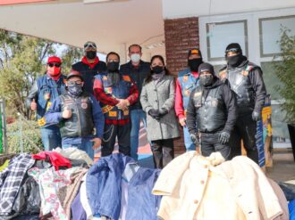 Concilio de Moto clubs regala ropa al SEDIF