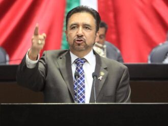 Se pronuncian diputados federales por el asesinato de policías