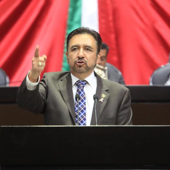 Se pronuncian diputados federales por el asesinato de policías