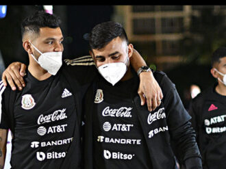 Llega la Selección a Jamaica sin Raúl Jiménez ni César Montes