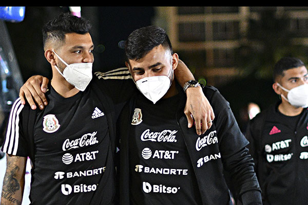 Llega la Selección a Jamaica sin Raúl Jiménez ni César Montes