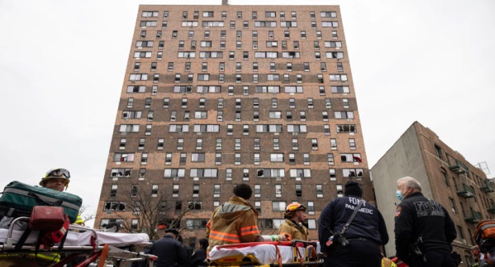 Incendio en edificio de NY deja 19 muertos, entre ellos 9 niños
