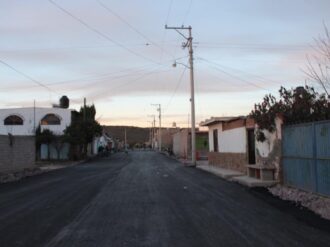 Inicia pavimentación de la calle Hierro