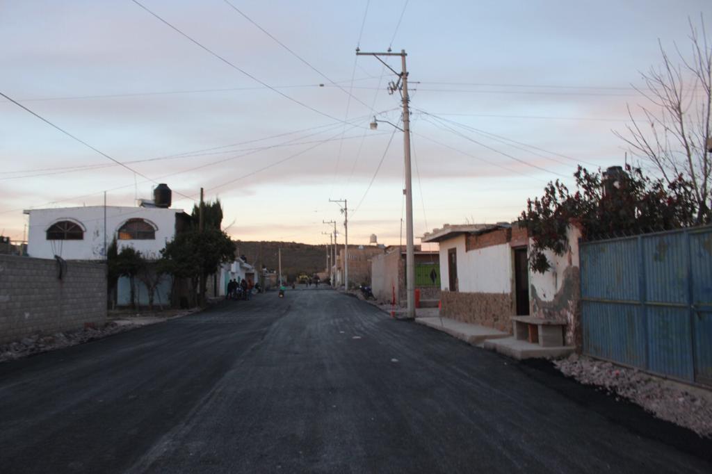 Inicia pavimentación de la calle Hierro