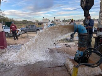 Con bomba nueva arreglan desperfectos del pozo uno