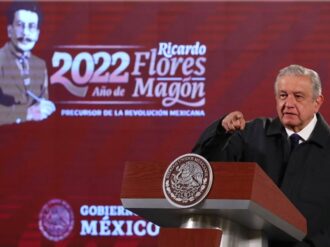 AMLO rechaza reconsiderar propuesta de Pedro Salmerón como embajador