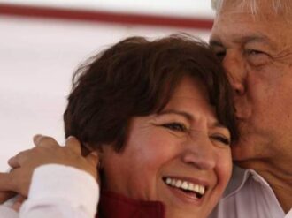 “Es honesta, digna”: AMLO respalda a Delfina Gómez por «campaña injusta» de cobro de “diezmos” en Texcoco