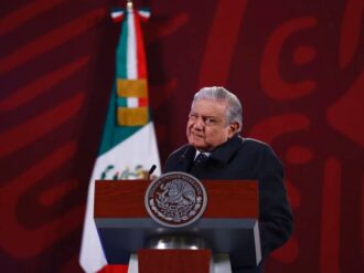 Gobierno analiza que farmacias vendan tratamientos contra Covid: AMLO